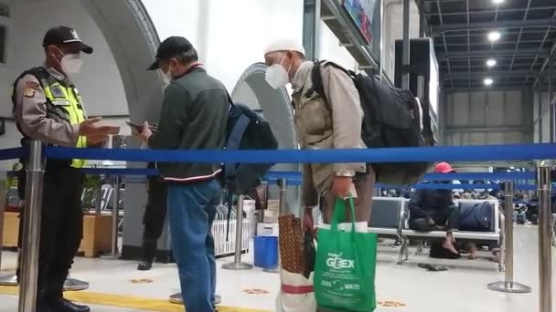 November 2022 Security Ticket Checking Passenger Yogyakarta Train Station — Vídeo de stock
