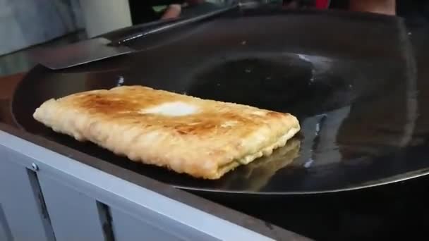 Footage Close Hot Martabak Fryring Pan — Vídeo de Stock