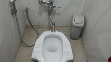 Ses Beyaz Yok 10 Ekim 2024, Endonezya, Hiç Kimse Kamu Tesisinde Temiz Tuvalet Görülmedi