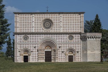 Santa Maria 'nın güzel Bazilikası L' Aquila 'da depremde hasar gördü ve yeniden inşa edildi.