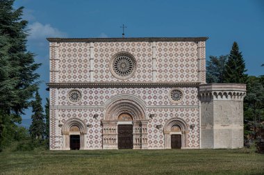 Santa Maria 'nın güzel Bazilikası L' Aquila 'da depremde hasar gördü ve yeniden inşa edildi.