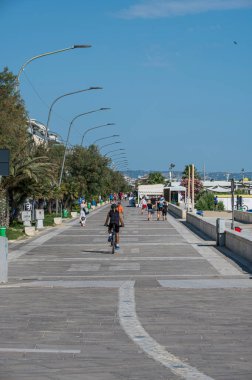 Pescara, İtalya - 07-08-2022: Pescara sahil şeridi gezisi