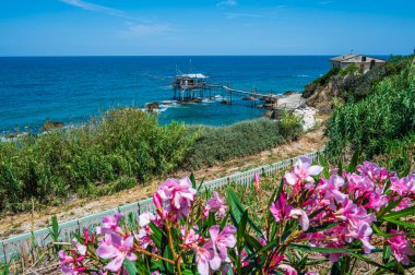 San Vito Chietino - 07-08-2022: Abruzzo sahilinde güzel bir trabocco manzarası