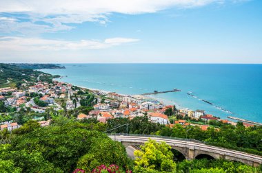 San Vito Chietino - 07-08-2022: San Vito Chietino sahilinin yüksek açılı görüntüsü 