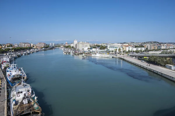 페스카라 이탈리아 2022 다리에서 페스카라 항구의 파노라마 — 스톡 사진