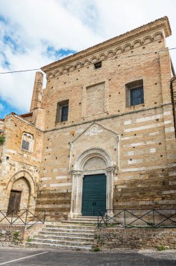 Atri, İtalya - 07-09-2022: Atri 'deki güzel antik kilise