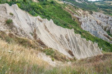 Calanchi di Atri muazzam ve şaşırtıcı çamurlu formasyonlarıyla