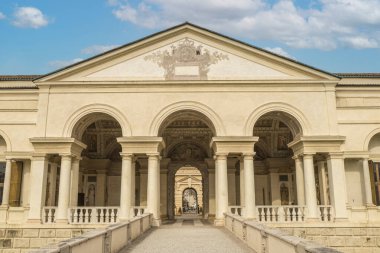 Mantua, İtalya - 02-27-2022: Mantua 'daki ünlü Palazzo Te' nin güzel cephesi