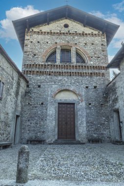 Menaggio 'daki güzel taş kilise