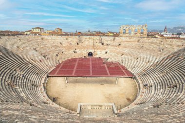 Verona, İtalya - 03-04-2022: Güzel ve iyi korunmuş Arena di Verona 'nın içi