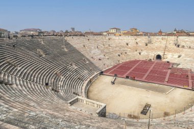 Verona, İtalya - 03-04-2022: Güzel ve iyi korunmuş Arena di Verona 'nın içi