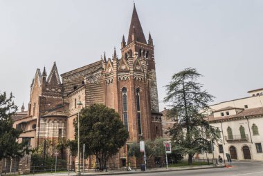 Verona 'daki güzel San Fermo Kilisesi.