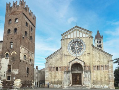 Verona, İtalya - 03-04-2022: Verona 'daki San Zeno Bazilikası