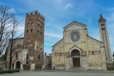 Verona, İtalya - 03-04-2022: Verona 'daki San Zeno Bazilikası