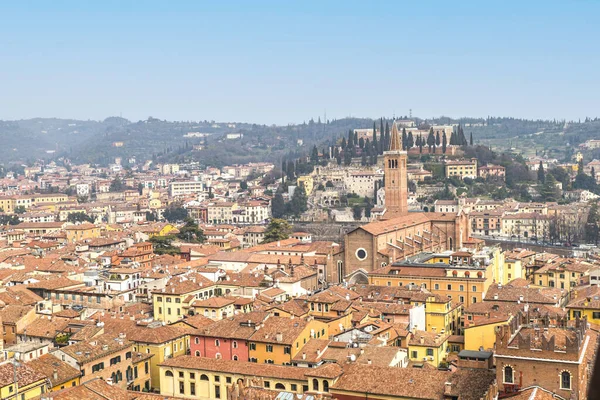 Верона Италия 2022 Вид Воздуха Горизонт Вероны Красивой Церковью — стоковое фото