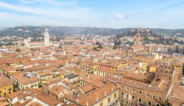 Верона Италия 2022 Вид Воздуха Горизонт Вероны Красивыми Церквями — стоковое фото
