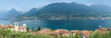 Monte Isola 'dan Iseo Gölü' nün Brescia sahilinin havadan görünüşü