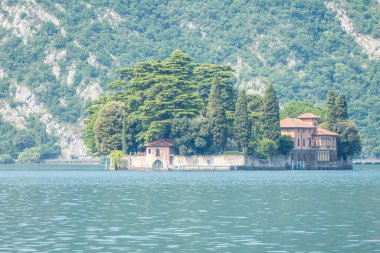 Monte Isola, İtalya - 05-06-2022: Iseo Gölü 'ndeki San Paolo Adası