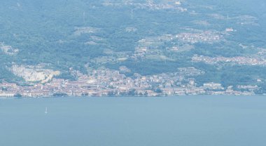 Lovere ve Iseo Gölü 'nün havadan görünüşü