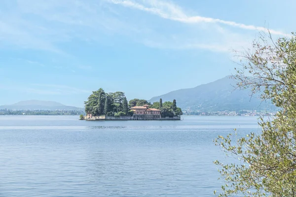 Озил Исола Италия 2022 Красивый Остров Сан Паоло Озере Изео — стоковое фото
