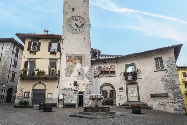 Lovere Italy 2022 Красива Площа Древнім Кам Яним Будинком Історичному — стокове фото