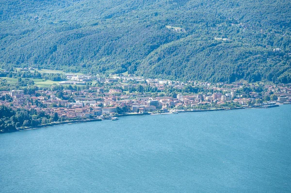 Αεροφωτογραφία Του Luino Και Του Germibnaga Στη Λίμνη Maggiore — Φωτογραφία Αρχείου