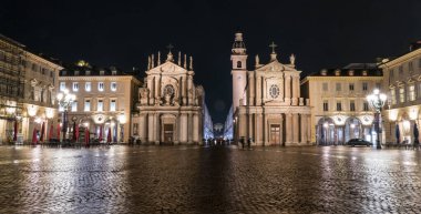 Torino, İtalya - 05-06-2022: Güzel San Carlo Meydanı gece aydınlandı