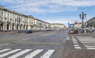 Torino, İtalya - 05-06-2022: Torin 'deki Vittorio Veneto Meydanı' nın geniş açılı görünümü