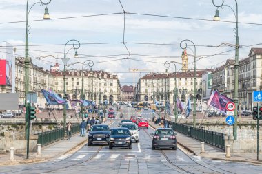 Torino, İtalya - 05-06-2022: The VIttorio Veneto Square ve Vittorio Emanuele Brigde Torino 'da