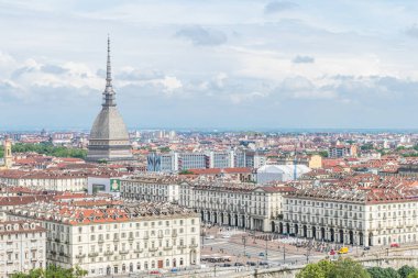 Torino, İtalya - 05-06-2022: Torin 'deki Vittorio Veneto Meydanı' nın havadan görünüşü