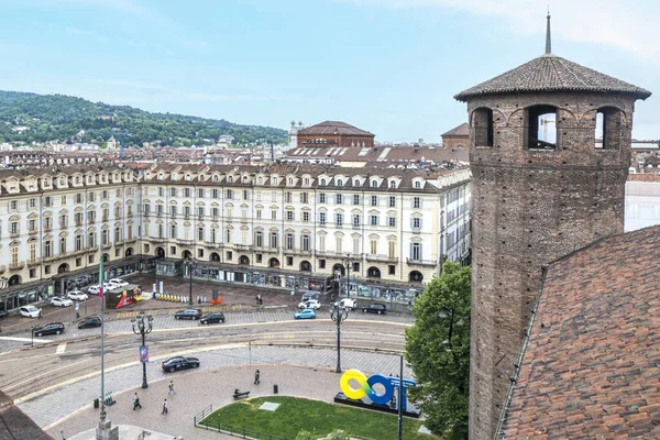 Torino, İtalya - 05-06-2022: Torino 'daki Castello Meydanı' nın hava manzaralı güzel tarihi binası