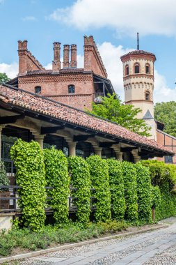 urin, İtalya - 05-06-2022: Torino 'daki Valentino Parkı' ndaki güzel ortaçağ köyü