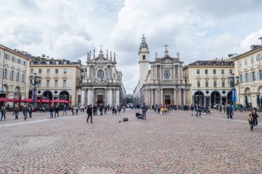 Torino, İtalya - 05-06-2022: Turin 'deki kalabalık Piazza San Carlo Pazar günü