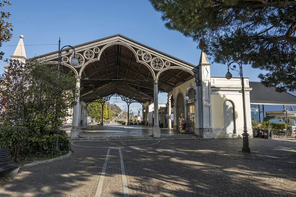 Intra Italy 2023 Beautiful Intra Landing Stage Iron Canopy Foto Stock