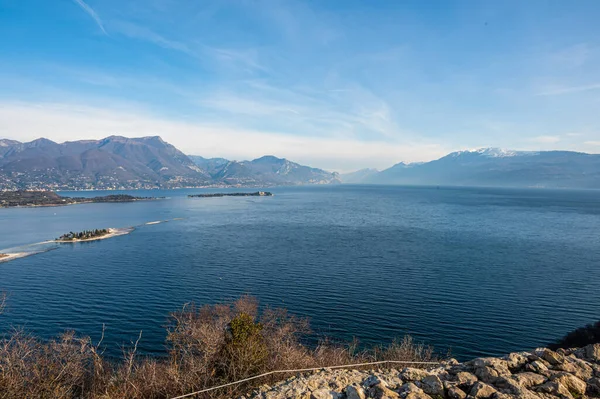 Veduta Aerea Del Lago Garda Con Isola Dei Conigli Isola Foto Stock