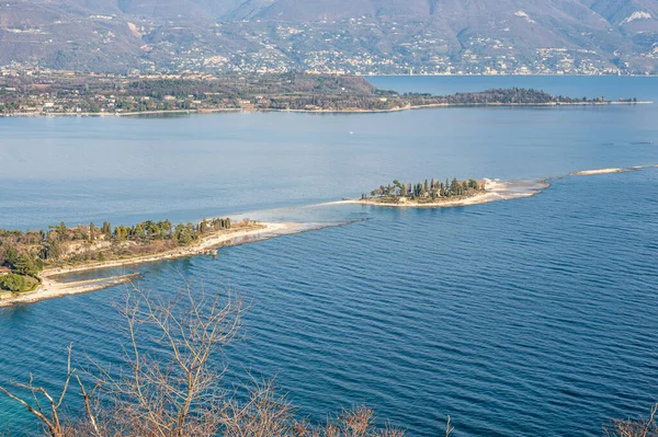 Veduta Aerea Del Lago Garda Con Isola Dei Conigli Isola Immagine Stock