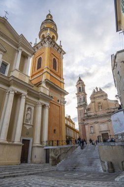 Güzel Menton Bazilikası