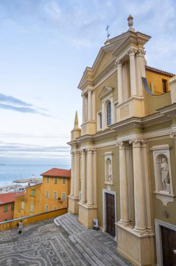 Güzel Menton Bazilikası