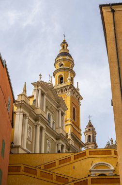 Güzel Menton Bazilikası