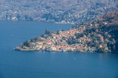 Como Gölü 'ndeki Torno' nun havadan görünüşü