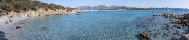 Güzel Cala Porto Giunco plajı Villasimius 'ta beyaz kum ve kristal berrak suyla
