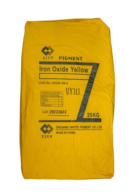 Lima, Peru, 15 Nisan 2023: ZJUP Demir Oksijen Sarı Pigment Torbası 25 kg Endüstriyel