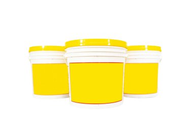 Sarı kapaklı ve etiketli plastik sanayi kovaları