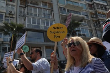 Konak, İzmir - Türkiye - 05.01.2023: İşçi sendikaları ve siyasi partiler 1 Mayıs, İzmir, Türkiye 'de Uluslararası İşçi Bayramı' nı kutladılar.