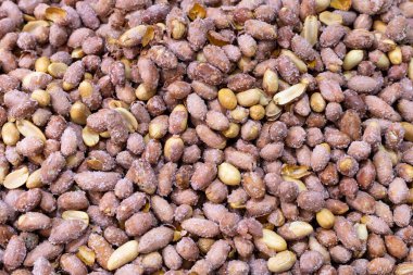 Tuzlu, fırında fıstık. Türkiye 'deki pazarda tuzlanmış fıstık..