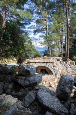 Kitanaura, Türkiye 'nin Antalya ilinin Kemer ilçesinin yukarısındaki dağlarda bulunan antik bir Lycian kentidir. Şehir, Antalya Üniversitesi tarafından arkeolojik olarak keşfedilmiş, ancak kazı yapılmamıştır.. 