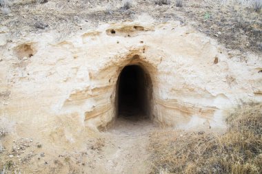 Kuzey Nevada Çölü 'nde terk edilmiş bir pudra madenine giriş. Piramit Gölü Bölgesi' nin hemen dışında.