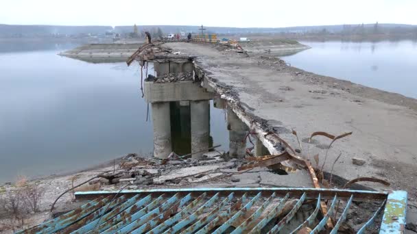 Kharkiv Ucrania Noviembre 2022 Gran Puente Destruido Sobre Embalse Camino — Vídeo de stock