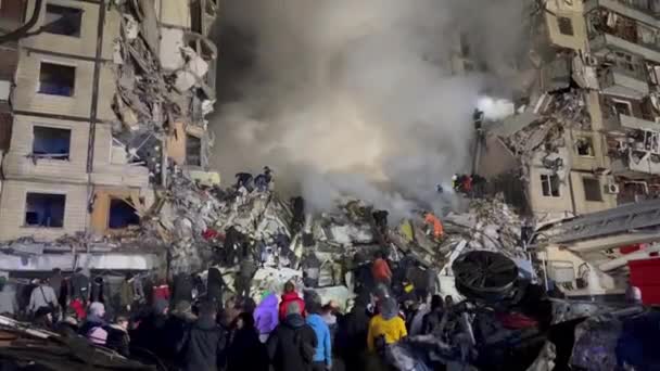 Dnipro Ukraine January 2023 Many People Rescuers Stand Ruins Apartment — Stock Video