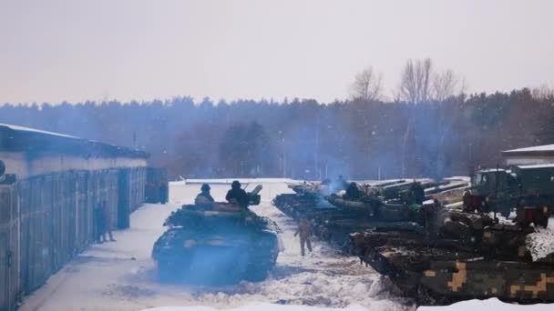 Kharkiv Ukraine January 2022 Tank Tankers Armor Leaves Hangar Goes — стоковое видео